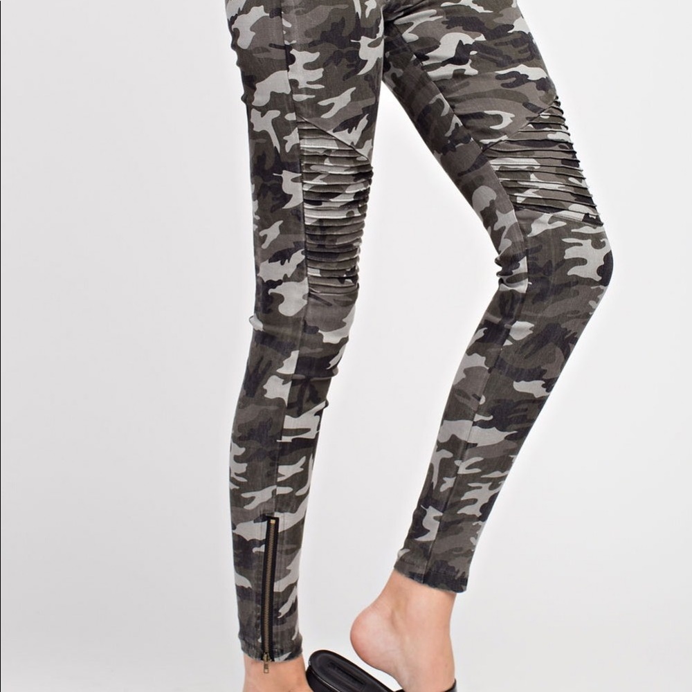CAMOUFLAGE PIN TUCKED SIDE ZIPPER HEM SKINNY PANTS